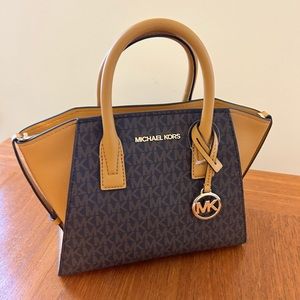 New Michael Kors Small Satchel w/optional shoulder strap